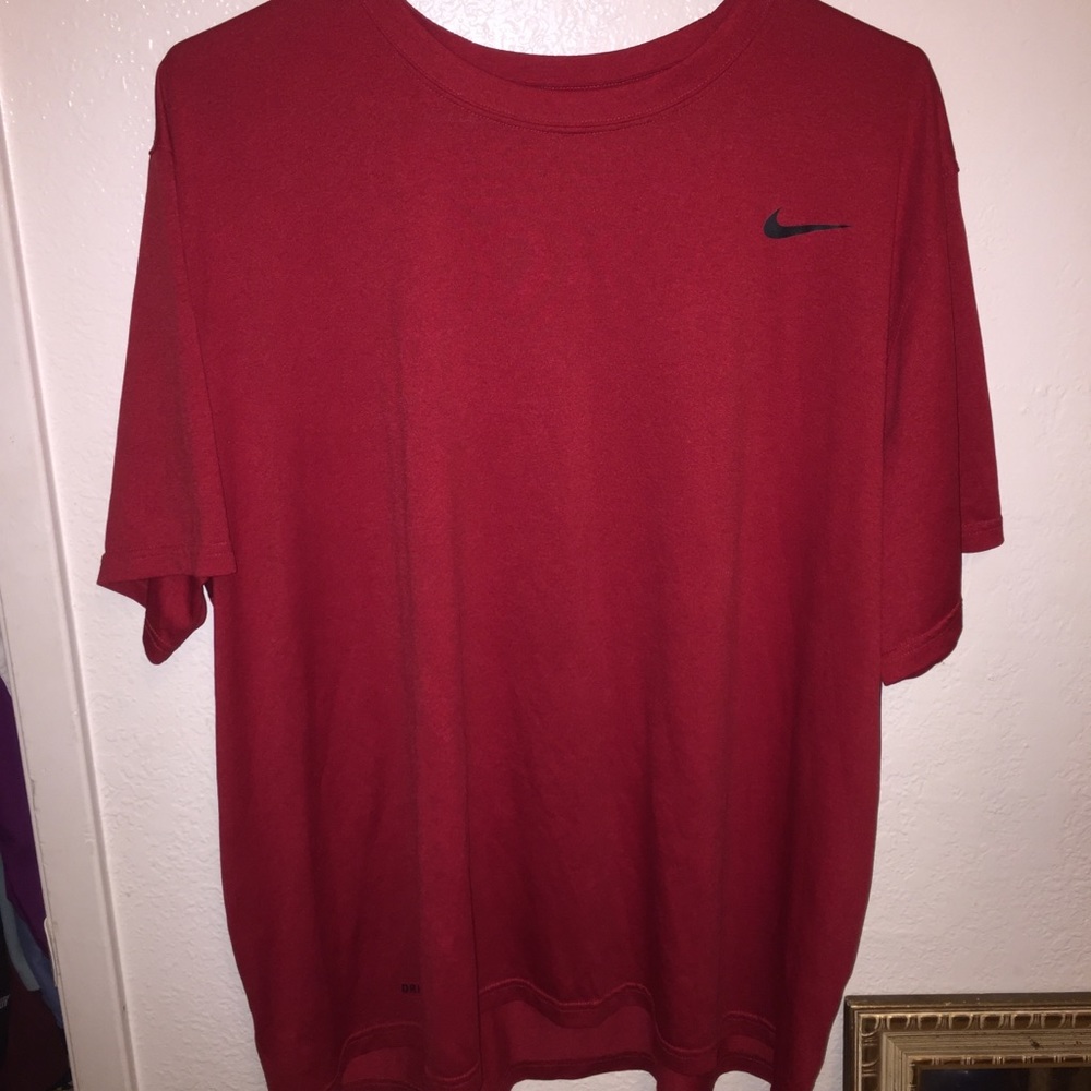 Nike men’s dri-fit Tee